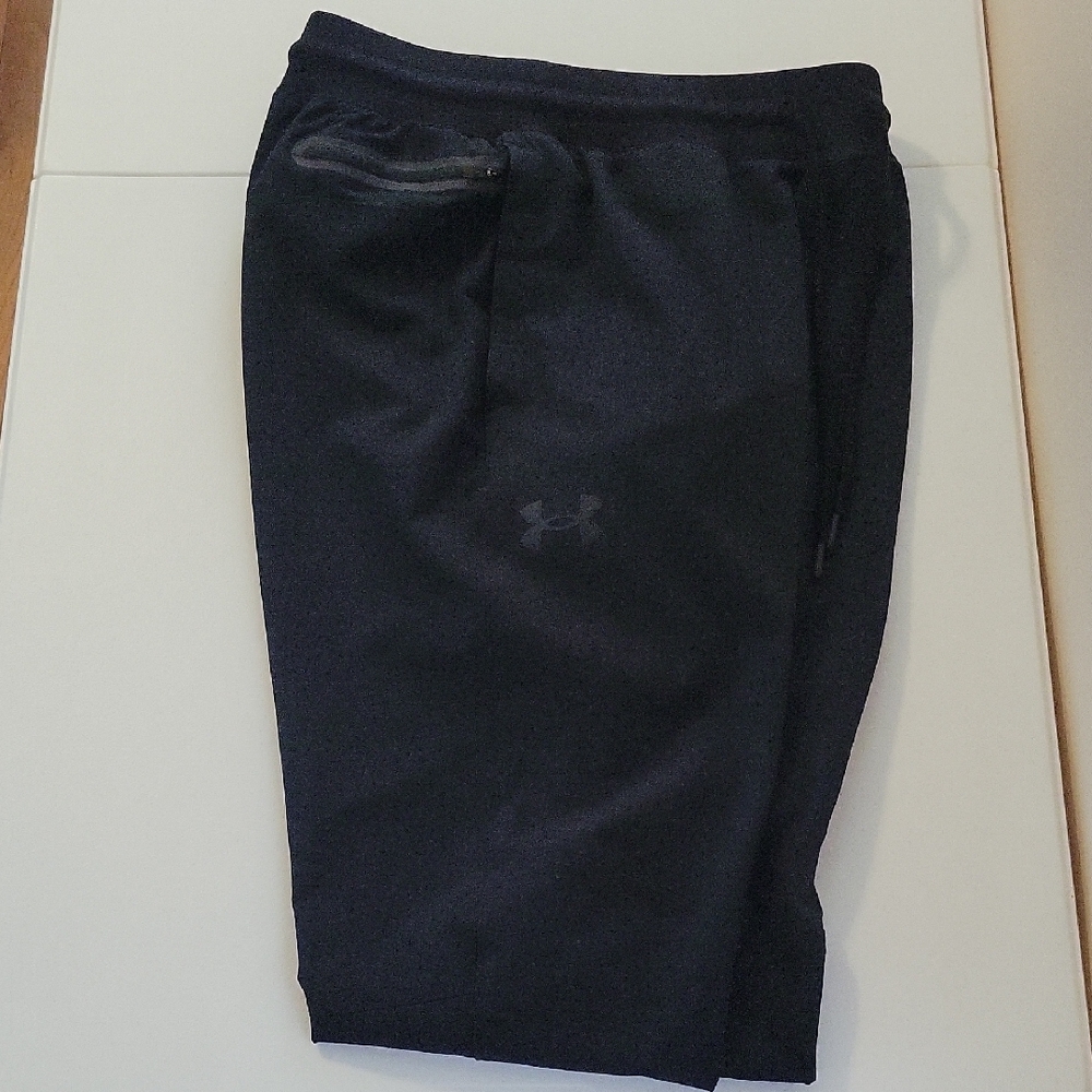 Under Armour Men's Black Athletic Warm Up Pants
